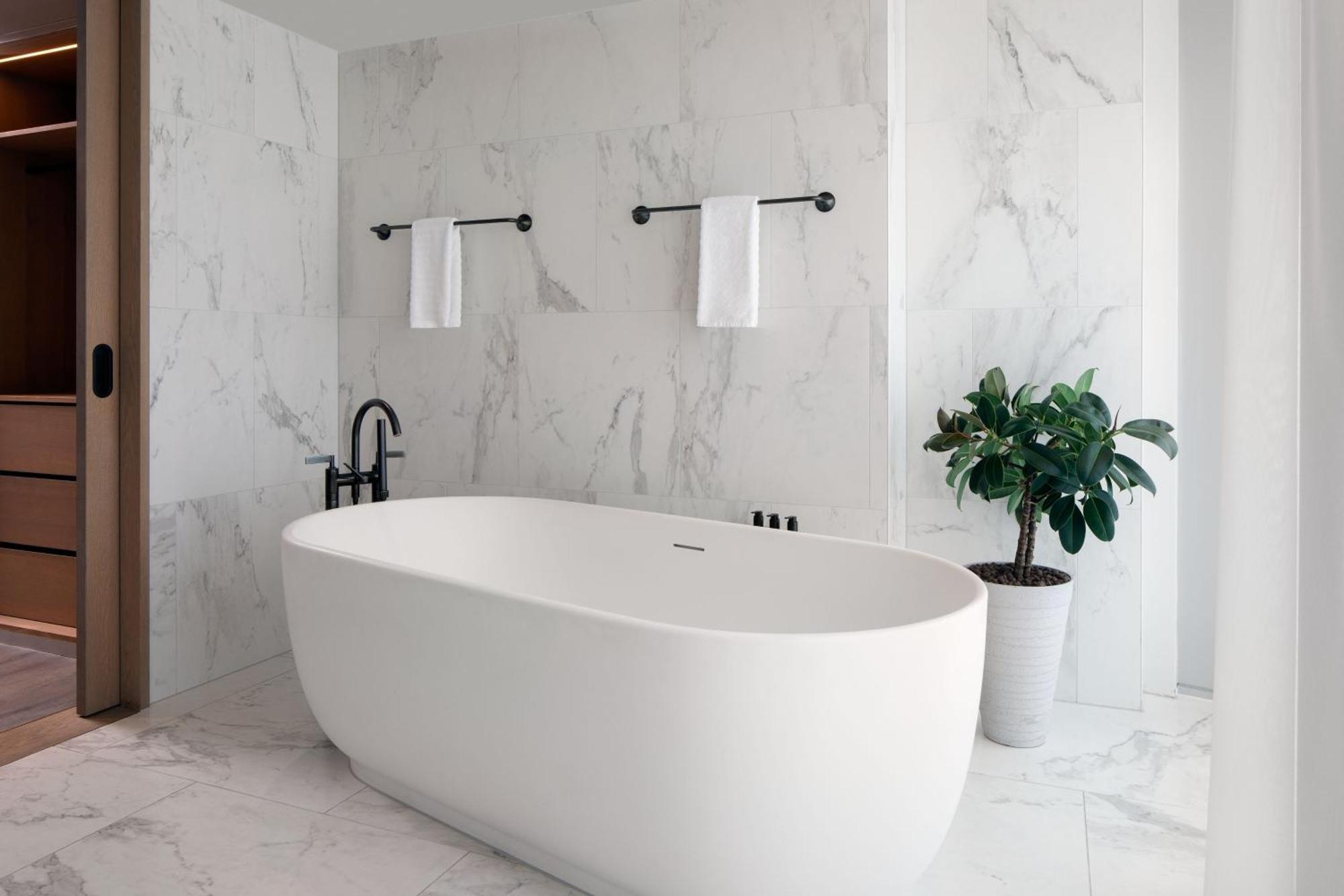 伦敦 The Stratford, Autograph Collection酒店 外观 照片 A freestanding bathtub