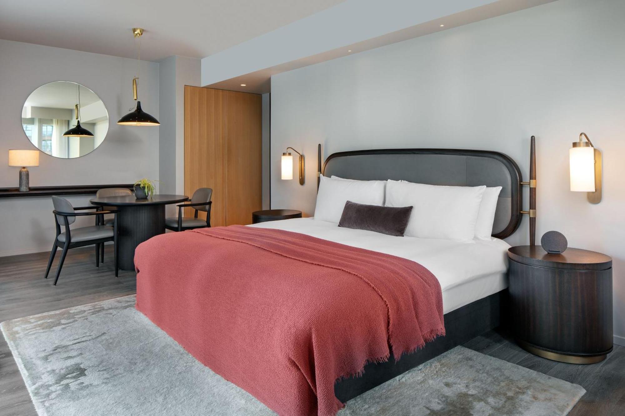伦敦 The Stratford, Autograph Collection酒店 外观 照片 A bedroom at the hotel